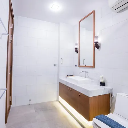 Hollywood Luxury Poolvilla Walking Street 4 Bedrooms Pattaya