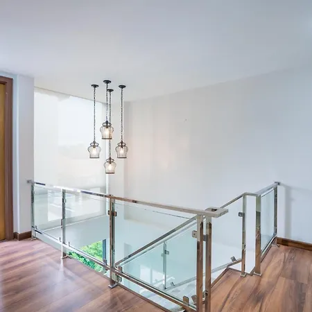 Hollywood Luxury Poolvilla Walking Street 4 Bedrooms * Pattaya