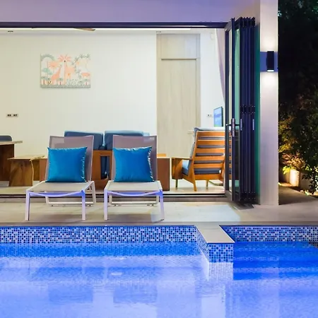 Hollywood Luxury Poolvilla Walking Street 4 Bedrooms Pattaya