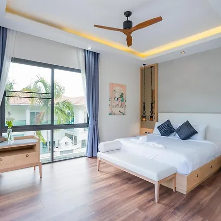 Hollywood Luxury Poolvilla Walking Street 4 Bedrooms วิลล่า Pattaya