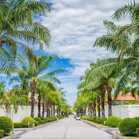 Hollywood Luxury Poolvilla Walking Street 4 Bedrooms