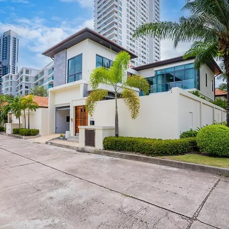 Hollywood Luxury Poolvilla Walking Street 4 Bedrooms วิลล่า Pattaya