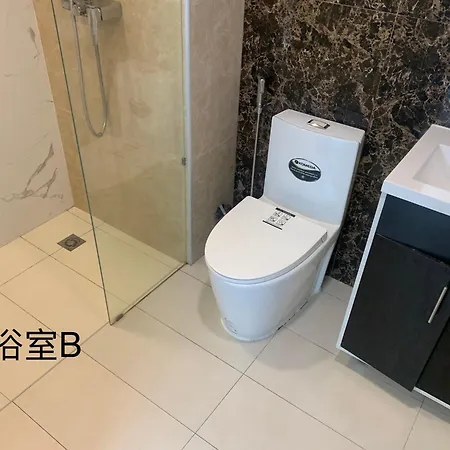 豪华两房两卫2 Bedrooms 2 Bathrooms 泳池公寓arcadia 靠近步行街 生活便利 *