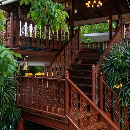 Sugar Hut & Restaurant Resort