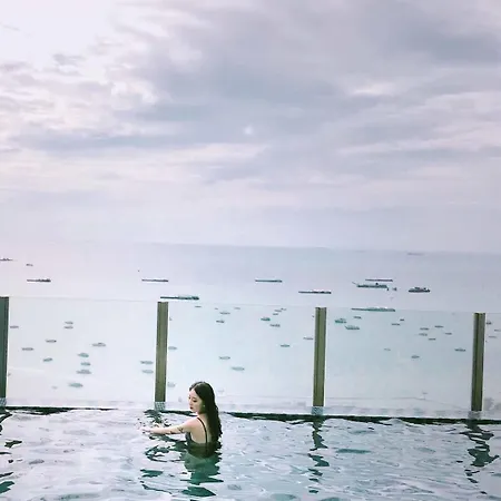 อพาร์ตโฮเทล The Base