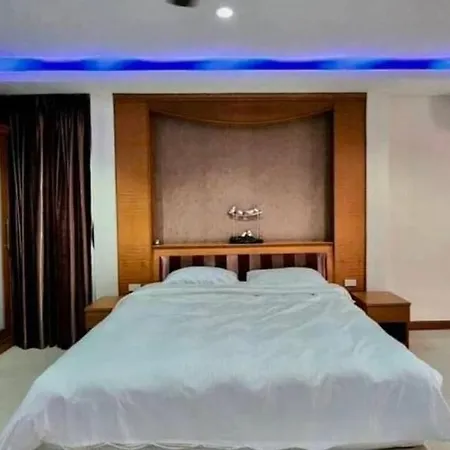 Lagoon 5 Bedroom Pool *