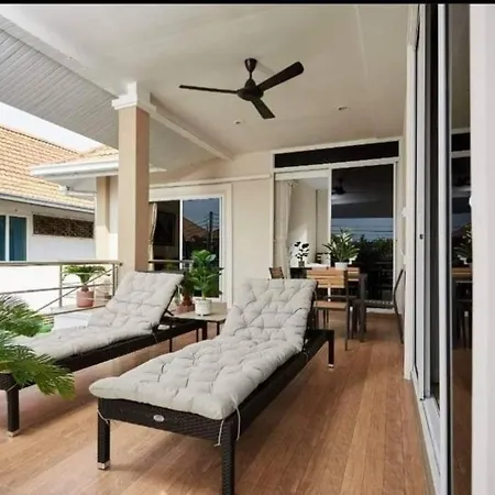 Lagoon 5 Bedroom Pool