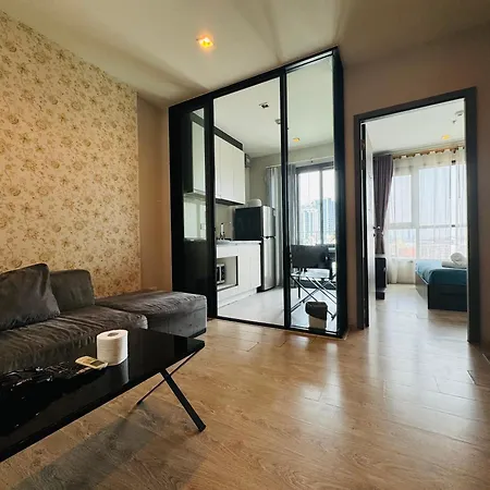 芭提雅市中心无边泳池公寓the Base Apartment *