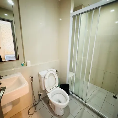 Apartment 芭提雅市中心无边泳池公寓the Base Pattaya