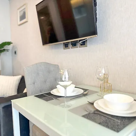 The Peak Towers Cozy Studio Flat *