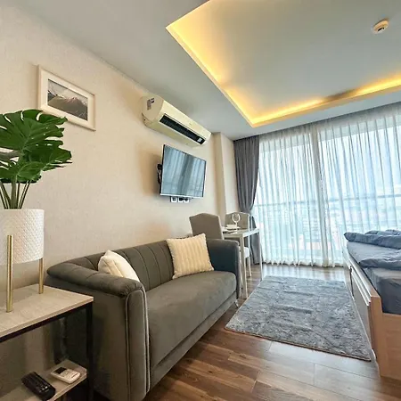 The Peak Towers Cozy Studio Flat *