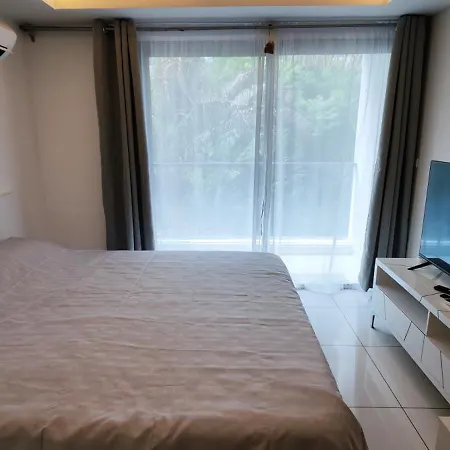 1 Bedroom With Awsome Roofview And Free 500 Mb/s Internet * Pattaya