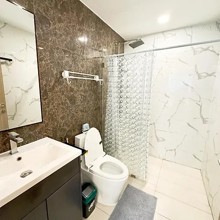 Arcadia Continental 2 Bedroom Fast Internet Jacuzzi Waterfall Apartment *