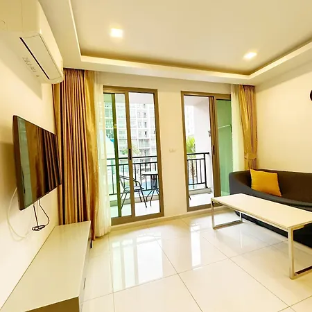 Arcadia Continental 2 Bedroom Fast Internet Jacuzzi Waterfall * Pattaya