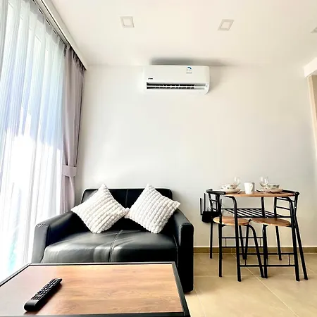 Cozy 1 Bedroom Near Walking Street With Pool And Gym Apartment Pattaya