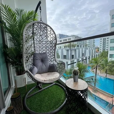 Retreat Deluxe: Poolview 2 Bed - Arcadia Apartment Pattaya