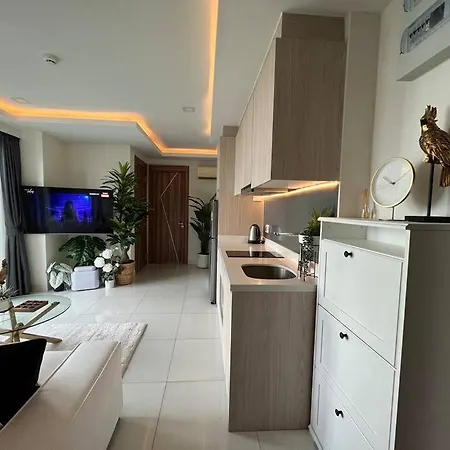 Apartment Retreat Deluxe: Poolview 2 Bed - Arcadia *