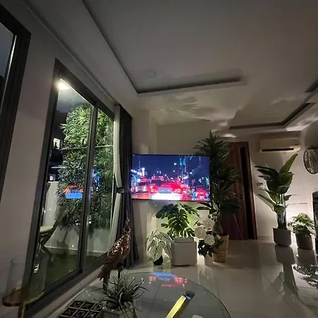 Apartment Retreat Deluxe: Poolview 2 Bed - Arcadia *