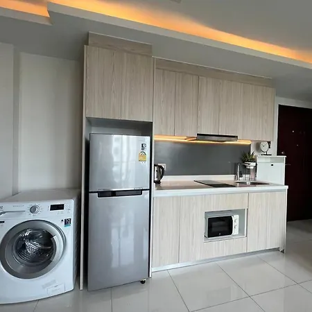 Retreat Deluxe: Poolview 2 Bed - Arcadia Apartment