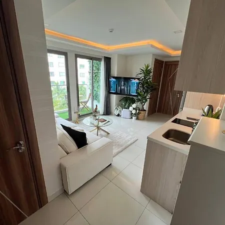 Retreat Deluxe: Poolview 2 Bed - Arcadia