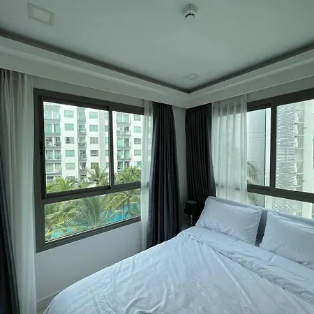 Retreat Deluxe: Poolview 2 Bed - Arcadia