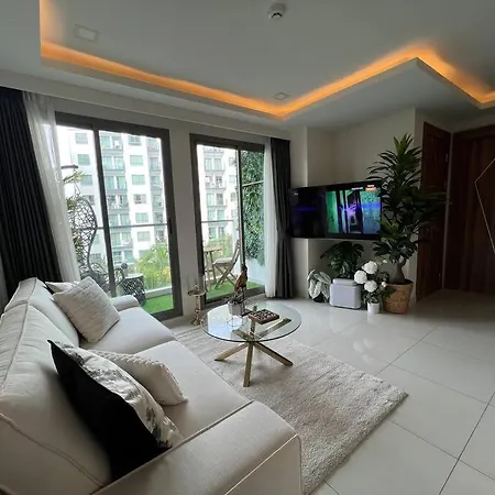 Retreat Deluxe: Poolview 2 Bed - Arcadia Apartment