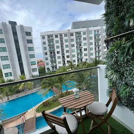 Retreat Deluxe: Poolview 2 Bed - Arcadia *