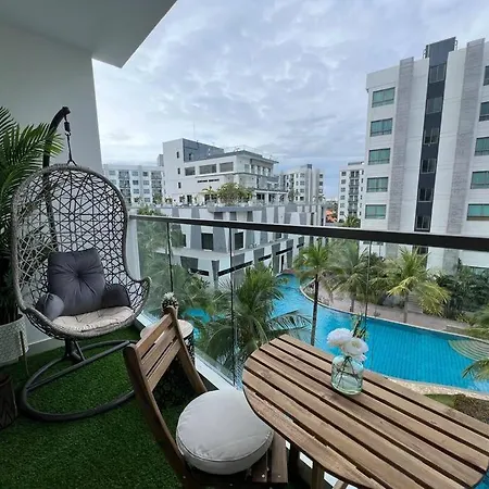 Retreat Deluxe: Poolview 2 Bed - Arcadia