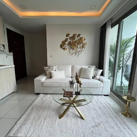 Apartment Retreat Deluxe: Poolview 2 Bed - Arcadia *
