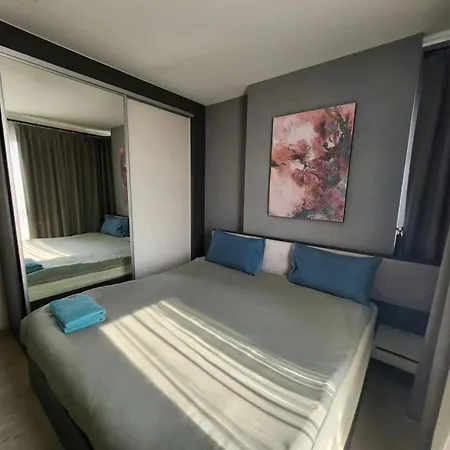 Apartment The Base Pattaya: Infinity Pool Near Walking Street *