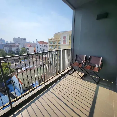 The Base Pattaya: Infinity Pool Near Walking Street *