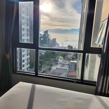Apartment The Base一居室边上海滩，商场步行街 Pattaya