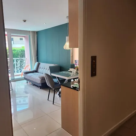 Grand Caribbean With Pool Access Apartment