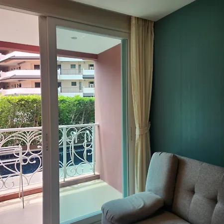 Grand Caribbean With Pool Access Apartment