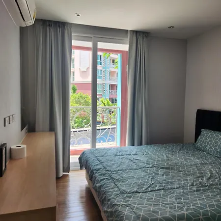 Grand Caribbean With Pool Access Apartment Pattaya