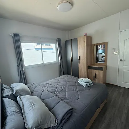 Na Kluea Villa *