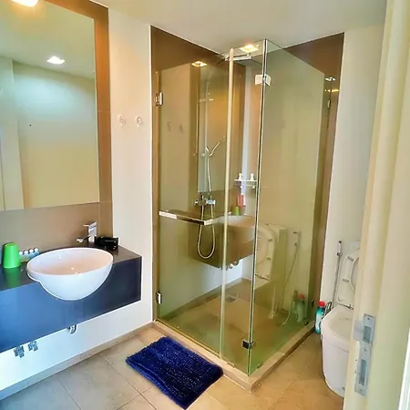Seaside Haven: 2-bedroom Ocean View Retreat *