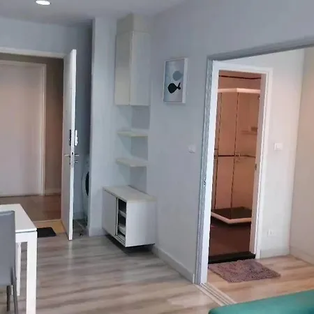 Apartment 中心海网红公寓 *