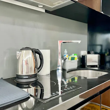 Apartment Club Royal Wongamat 1 Bedroom On The First Line Of The Sea Pattaya