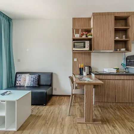 1 Bedroom Portrait Seaview Apartment *