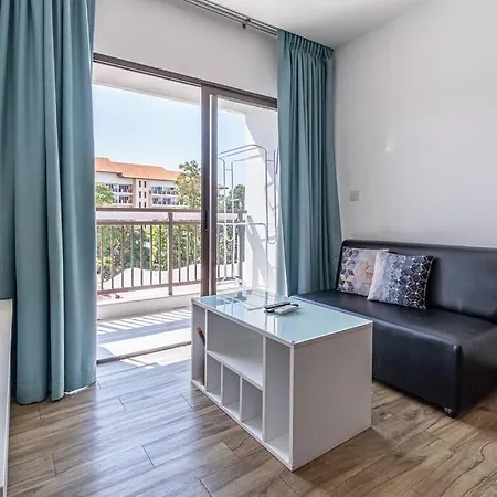 1 Bedroom Portrait Seaview Apartment *