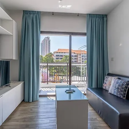 1 Bedroom Portrait Seaview Apartment *