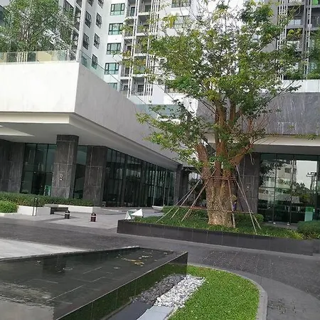 Apartment The Base In Downtown Pattaya