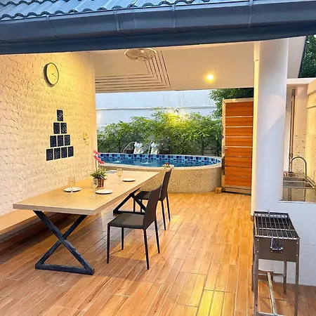 Villa 芭提雅市区靠近步行街/海滩，全新4卧双层独栋私人泳池别墅 Pattaya