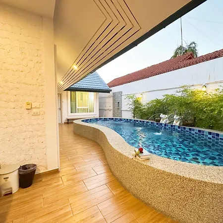 Villa 芭提雅市区靠近步行街/海滩，全新4卧双层独栋私人泳池别墅