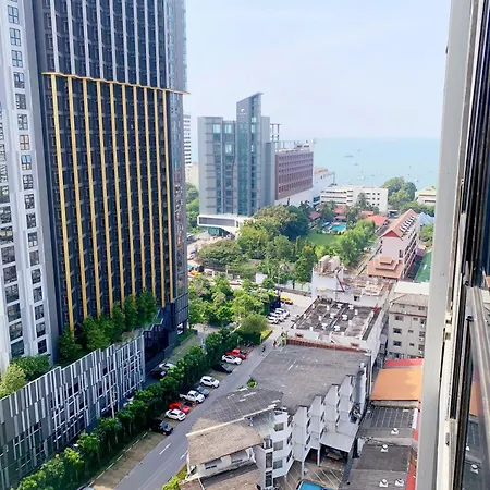 Apartment 泰国芭提雅thebase无边游泳池公寓 *