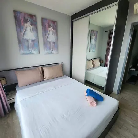 Apartment 泰国芭提雅thebase无边游泳池公寓 Pattaya
