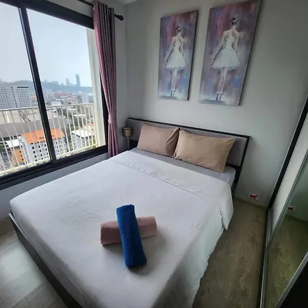 泰国芭提雅thebase无边游泳池公寓 Apartment