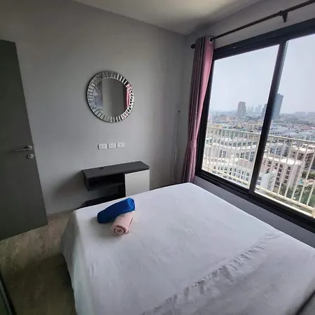 Apartment 泰国芭提雅thebase无边游泳池公寓 *