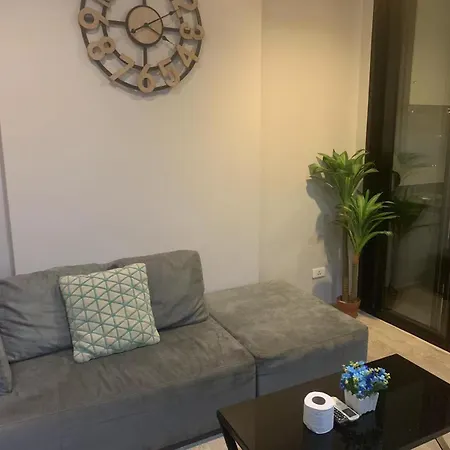 泰国芭提雅thebase无边游泳池公寓 Apartment